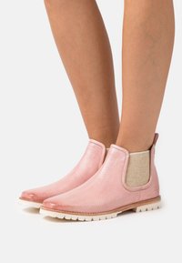 Melvin & Hamilton Botines bajos - light pink