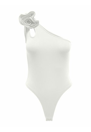 Costume da bagno bianco a spalla unica con un accento floreale testurizzato sulla spalla, caratterizzato da una finitura liscia e un design a gamba alta.
