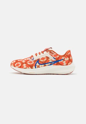 AIR ZOOM PEGASUS 40 - Løpesko for vei - coconut milk/hyper royal/burnt sunrise/safety orange/sesame/sail