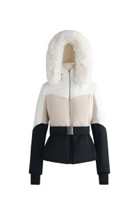 Jakna u boji s bijelom umjetnom krznom kapuljačom, bež podstavom sa ulošcima, crnim rukavima i srebrnim remenom s kopčom. Glatka završna obrada, strukturni dizajn.