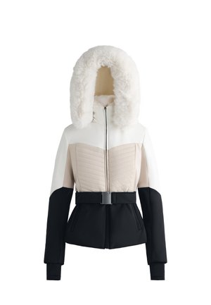 Színblokkolt dzseki fehér műszőrme kapucnival, bézs steppelt testtel, fekete ujjakkal és ezüst csatós övvel. Simább felszín, struktúrált dizájn.