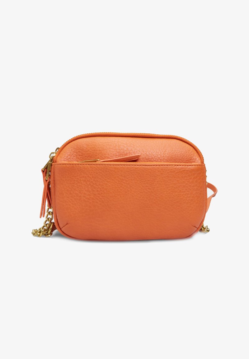 Oranžinė odinė kryžminė rankinė su tekstūruota danga, auksinėmis detalėmis, užtrauktuku uždaromu pagrindiniu skyriumi ir nuimama grandine.