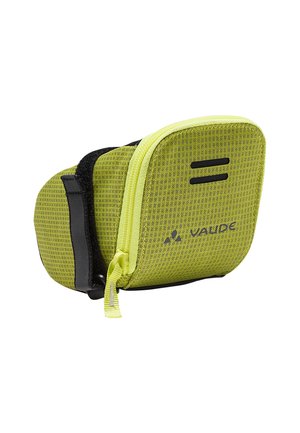 Pochette en tissu texturé vert avec accents noirs, fermeture éclair et logo. Présente deux lignes horizontales en haut pour des détails de design. Forme compacte.