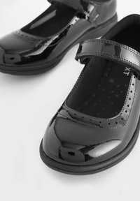 Next SCHOOL BROGUE DETAIL MARY JANE NARROW FIT E - Bailarinas con hebilla - black patent