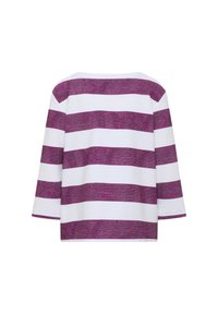 Dreiviertelärmeloberteil in Weiß mit horizontalen lila Streifen. Gerippte Textur, runder Ausschnitt und gerader Schnitt für eine lässige Passform.