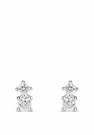 Sølv stud øreringe med to stablede runde klare krystaller, hver med en krogindstilling. Glat, poleret overflade med reflekterende kvalitet.