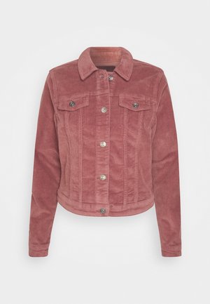 Veste en velours côtelé rose poussiéreux, dotée d'un col, de deux poches poitrine, de boutons en argent et d'une texture côtelée. Design cropped avec des manches longues.