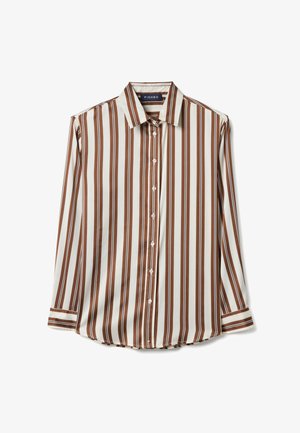 Camisa de manga larga con botones, con rayas verticales marrones y blancas, cuello puntiagudo y puños abotonados, extendida sobre un fondo blanco.