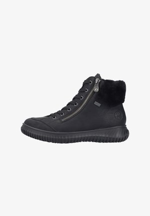 Zwarte hoge sneakers met een vetersluiting aan de voorkant, een zijrits, een nepbontkraag, een gestructureerde rubberen zool en een leren bovenkant.