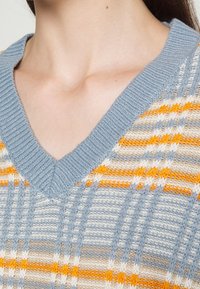 Noisy May Sweter