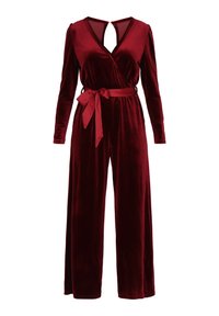 Burgundy bársonyos kezeslábas hosszú ujjal, átlapolt tervezésű, V-nyakú és kivágott hátsó résszel, deréknál megkötött, illő övvel.