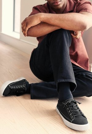 Next Sneakers - black