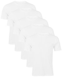 Fem ensfarvede hvide T-shirts med korte ærmer. Lavet af bomuldsmateriale, med rund halsudskæring, glat tekstur og uden synlige mønstre eller detaljer.