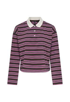 Polo de manga larga con rayas horizontales negras y rosas y cuello blanco, abrochado con tres botones en la parte delantera.