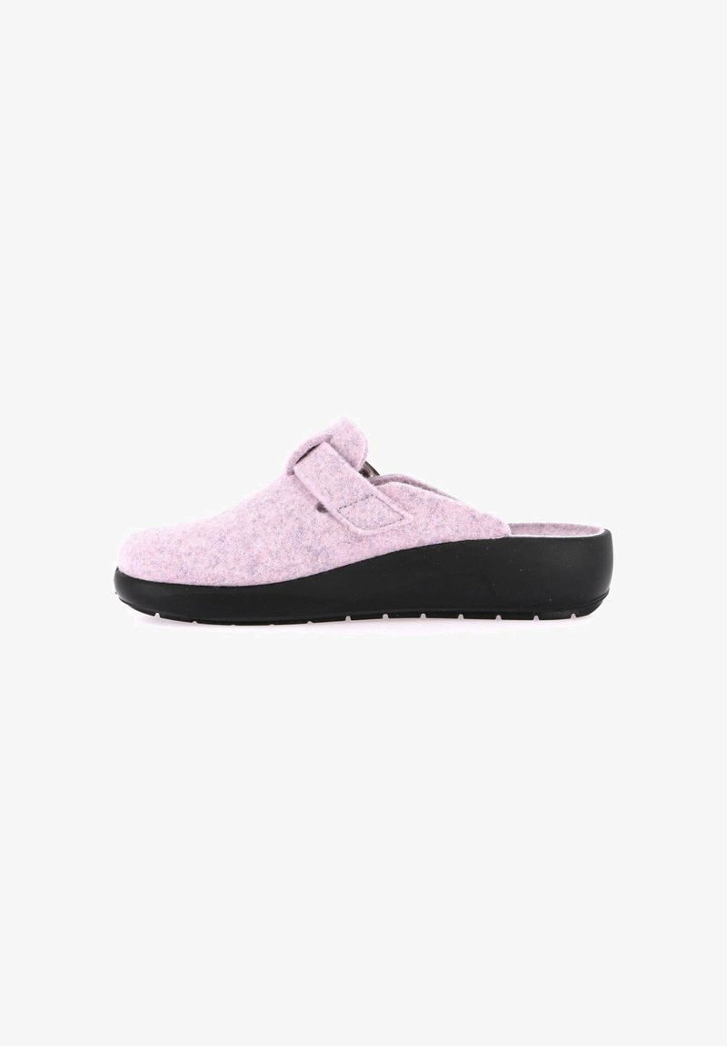 Zoccoli in feltro di un leggero rosa con suola in gomma nera. Presentano una fascia sul dorso del piede per una vestibilità sicura e un design con punta arrotondata.