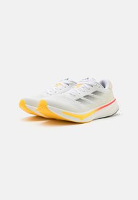 adidas Performance SUPERNOVA RISE - Tenisice za cestovno trčanje - footwear white/iron metallic/spark