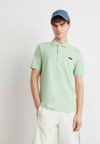 Calvin Klein BUTTON - Poloskjorter - quiet green
