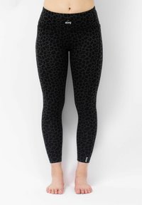 Zwarte leggings met een luipaardmotief, voorzien van een brede tailleband en een zachte, rekbare stof. Logo aanwezig op de onderste zoom.