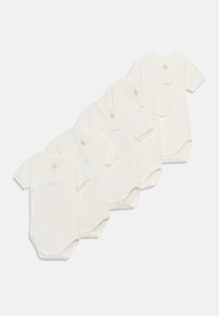 Πέντε παιδικά κορμάκια με κοντά μανίκια σε κρεμ χρώμα, με τύπο λαιμόκοψης που τυλίγεται, τοποθετημένα σε σειρά καταρράκτη πάνω σε λευκό φόντο.