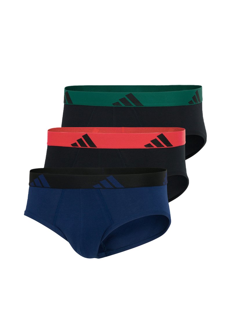 Confezione di tre slip da uomo con elastico in vita nei colori verde, rosso e nero. Realizzati in tessuto morbido con una vestibilità aderente e dettagli del logo discreti.