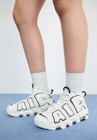 AIR MORE UPTEMPO  - Sneakers high - summit white/black/sail