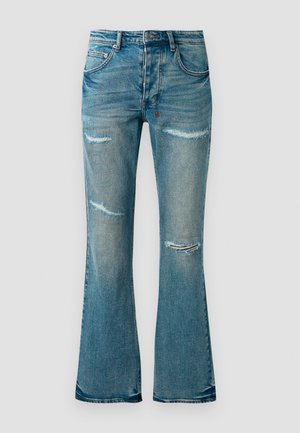 Uformede denimjeans i lys blå med slitt detaljer og frynsete knehull. Har klassisk fem-lommer design og metallknappeåpning.