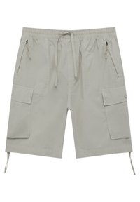 Shorts cargo gris clair avec taille élastique, cordon de serrage, poches latérales zippées, poches à rabat boutonné et liens réglables à l'ourlet.