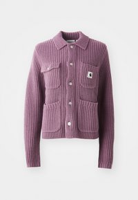 Gestrickte Strickjacke in Helllila mit kragenförmigem Ausschnitt, Knopfverschluss und zwei vorderen Taschen. Verfügt über strukturierten Rippstoff und Logodetail.