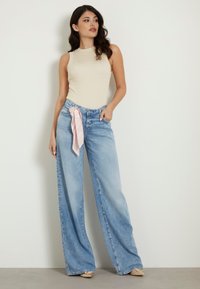 Guess Tops - creme