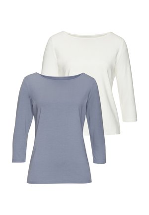 Due maglie a maniche lunghe in azzurro chiaro e bianco, con scollatura a rotondo e morbido tessuto di cotone. La vestibilità è comoda con una texture liscia.