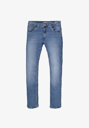 Blauwe rechte spijkerbroek met voorzakken, riemlussen en een knoopsluiting, plat gelegd op een witte achtergrond.