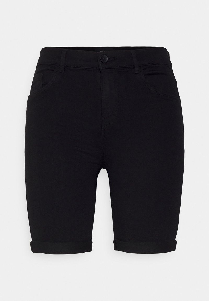 Shorts en denim noir longueur genou avec ourlets roulés, fermeture à boutons devant, passants pour ceinture et poches avant sur fond uni.