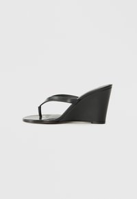 THE WEDGE - Sandaler m/ tåsplit - black