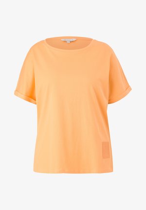 Oranžové bavlnené tričko s okrúhlym výstrihom, zvinutými rukávmi a blokovým logom umiestneným na dolnej ľavej strane. Mäkká a hladká textura.