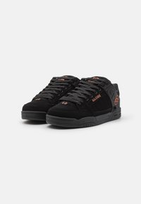 Globe TILT - Chaussures de skate - black/bronze