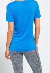 Nike Performance T-shirt z nadrukiem
