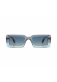 Lunettes de soleil rectangulaires avec une monture transparente bleue clair et des verres dégradés bleu foncé. Présentent des branches épaisses et un design moderne.
