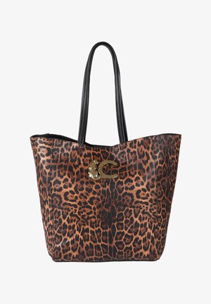 Sac fourre-tout en imprimé léopard avec des poignées noires, arborant un accent logo doré. Fabriqué en matériau synthétique texturé. Grand design ouvert.