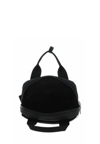 Petit sac à dos noir avec compartiment principal à fermeture éclair ouverte et deux poignées de transport sur fond blanc.