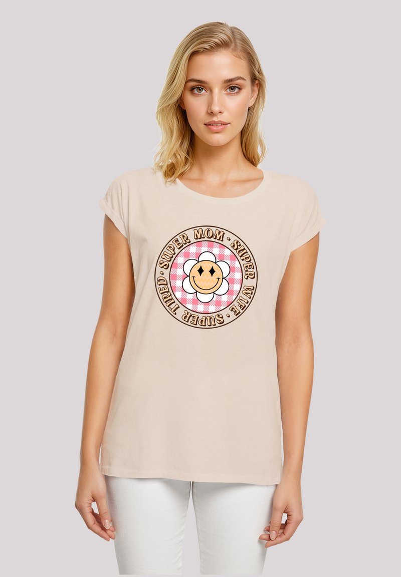 Beige cotton t-shirt with short sleeves. Features a circular graphic with a flower and the text "SUPER MOM," accented with a pink gingham pattern.