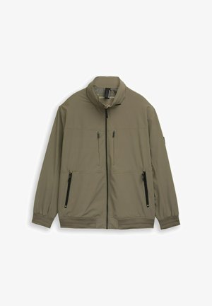 Leichte Jacke in Olivgrün mit Stehkragen, durchgehendem Frontreißverschluss, zwei senkrechten Brusttaschen und zwei Reißverschlusstaschen an den Seiten.