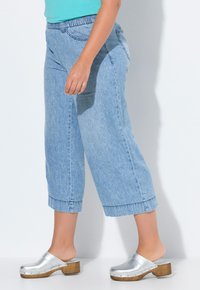 LAURASØN WEITES ELASTIKBUND - Jeans straight leg - bleached denim