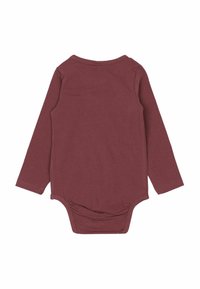 Långärmad bodysuit i djup vinröd tyg, åtsittande passform, med rund halsringning och tryckknappar i botten för enkel påklädning.