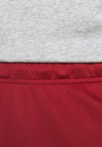 Nike Performance Pantalón corto de deporte - dark red