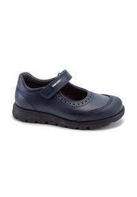 Zapato Mary Jane de cuero azul marino con diseño perforado, correa ajustable y suela de goma negra para mayor tracción. Punta redonda e interior acolchado.