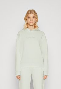 Calvin Klein HERO LOGO HOODIE - Felpa - morning frost