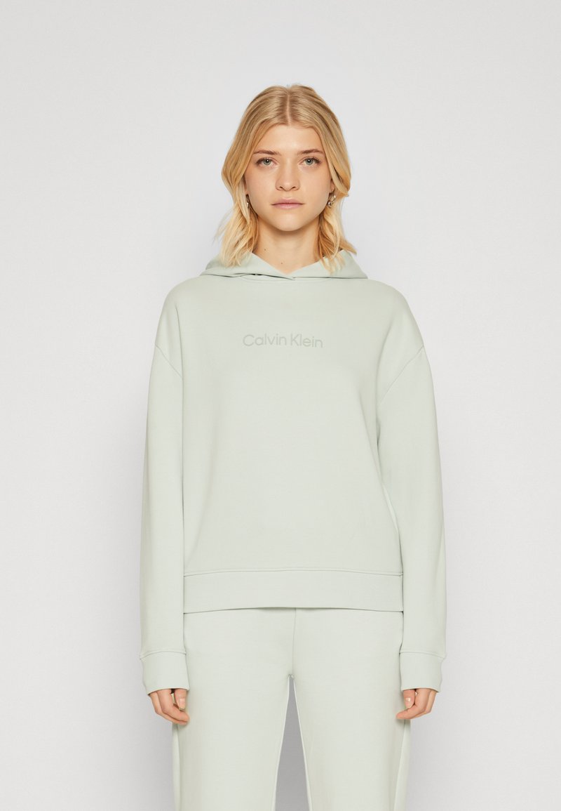 Calvin Klein HERO LOGO HOODIE - Felpa - morning frost