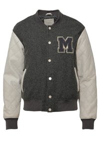 Grå uld varsityjakke med cremefarvede quiltede lædersleeves. Har et "M" patch og trykknapper, ribbede manchetter og en båndet kant.