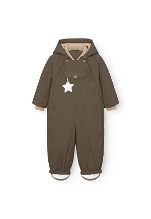 Mono impermeable marrón con interior beige, un acento en forma de estrella, tirantes ajustables y puños elásticos para un ajuste seguro.