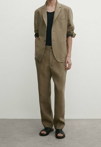 Massimo Dutti Chinosy
